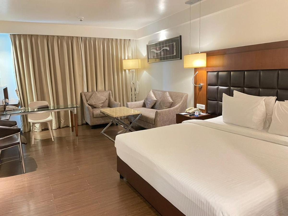Paradigm Sarovar Portico Kakinada Exterior photo