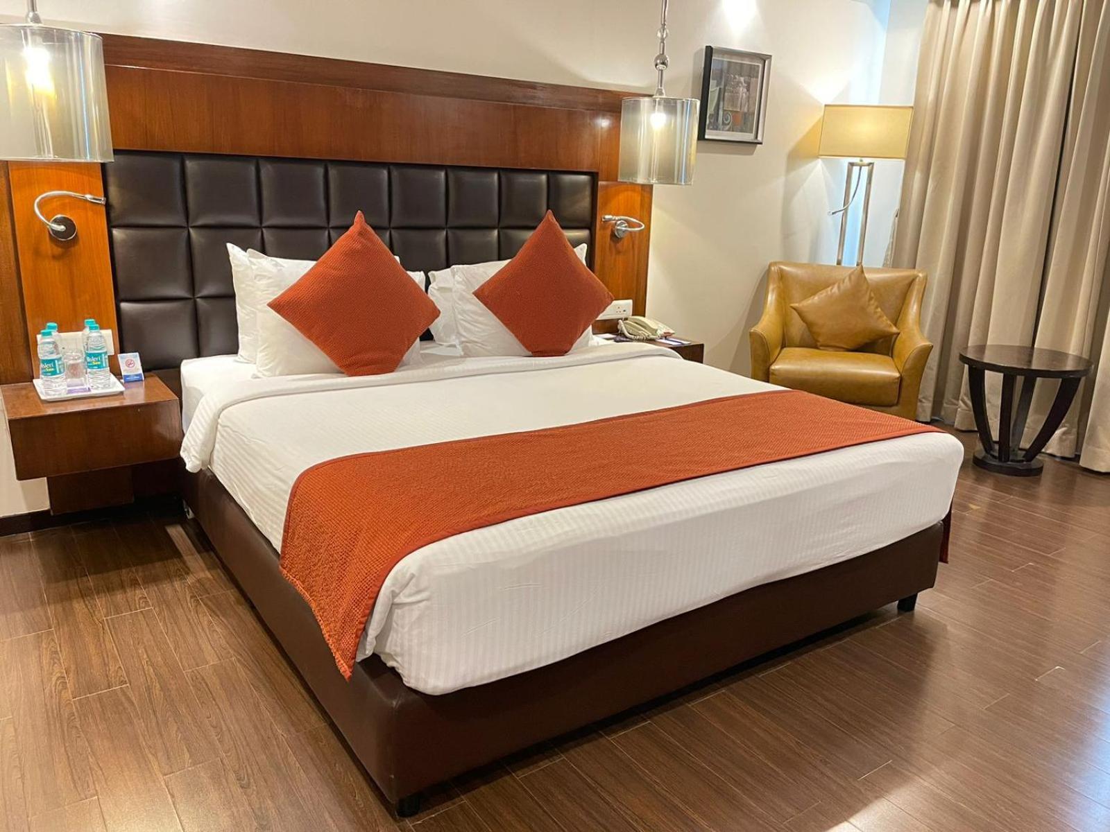 Paradigm Sarovar Portico Kakinada Exterior photo